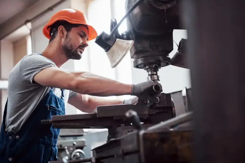 Imagem ilustrativa de Manutenção de máquinas e equipamentos industriais